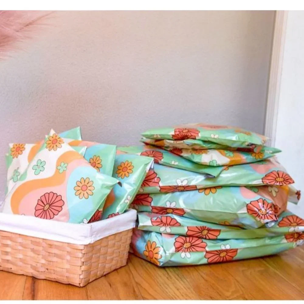 25 10x13 Retro Floral design poly mailer